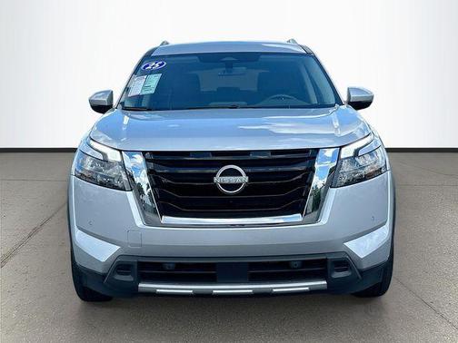Brilliant Silver Metallic 2025 Nissan Pathfinder SL FWD