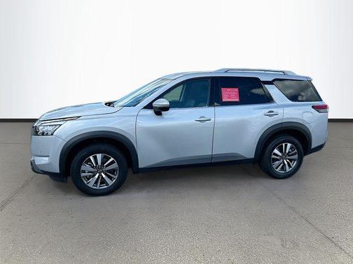 Brilliant Silver Metallic 2025 Nissan Pathfinder SL FWD