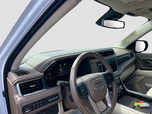 White Frost Tricoat 2023 GMC Yukon Denali