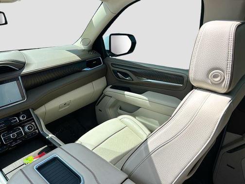 White Frost Tricoat 2023 GMC Yukon Denali