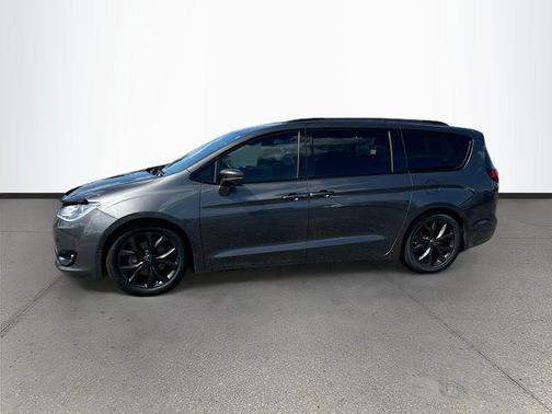 Granite Crystal Metallic Clearcoat 2019 Chrysler Pacifica Limited