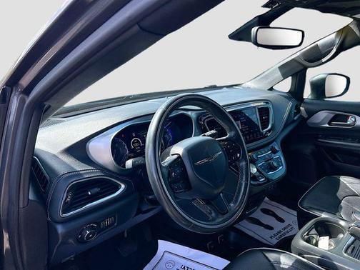 Granite Crystal Metallic Clearcoat 2019 Chrysler Pacifica Limited