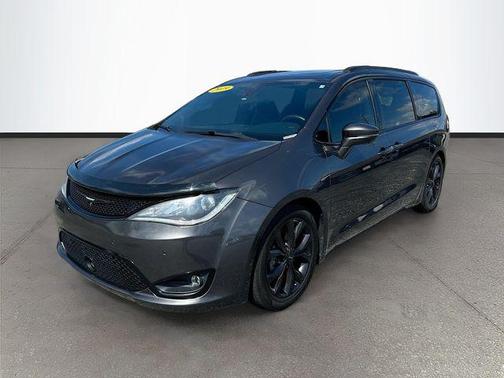Granite Crystal Metallic Clearcoat 2019 Chrysler Pacifica Limited