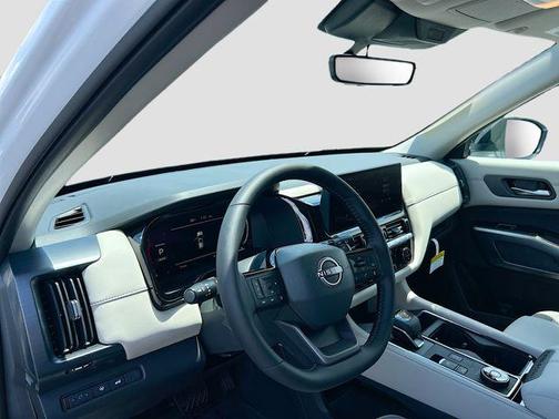 Everest White Pearl Tricoat 2026 Nissan Pathfinder SL