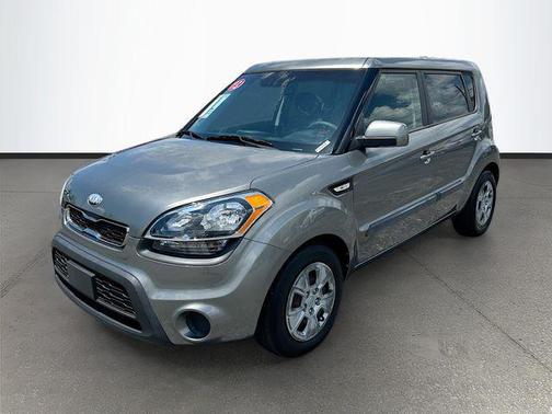 Titanium Pearl Metallic 2013 Kia Soul Base