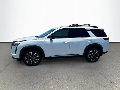 Everest White Pearl Tricoat 2026 Nissan Pathfinder Platinum