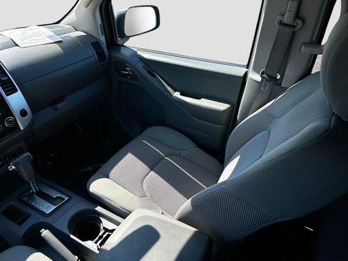 Glacier White 2019 Nissan Frontier SV