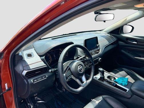 Sunset Drift Chromaflair 2020 Nissan Altima SR FWD