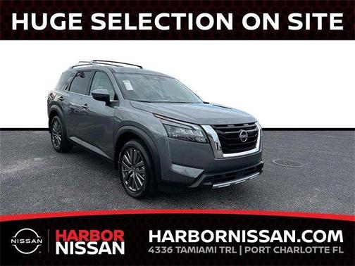 2025 Nissan Pathfinder SL