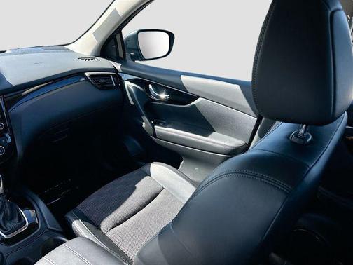 Magnetic Black Pearl 2022 Nissan Rogue Sport SV