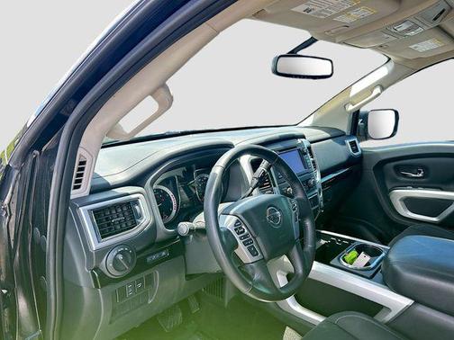 Magnetic Black Metallic 2019 Nissan Titan SV
