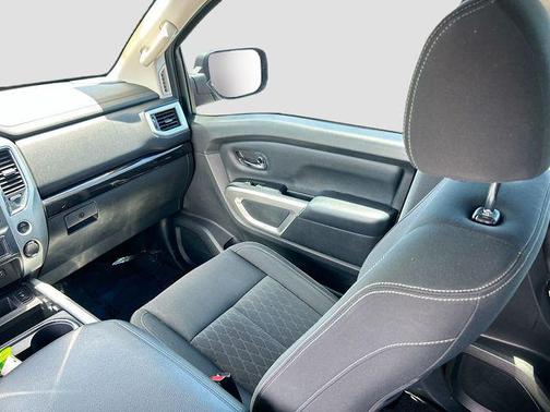 Magnetic Black Metallic 2019 Nissan Titan SV