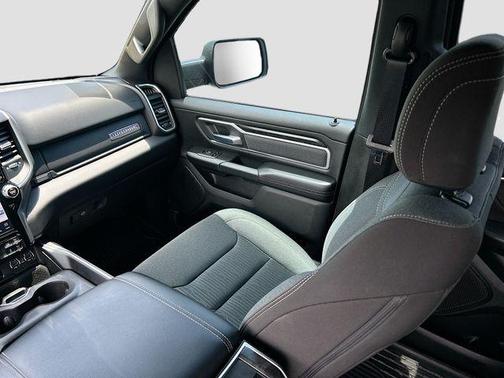 Diamond Black Crystal Pearlcoat 2023 RAM 1500 Big Horn/Lone Star