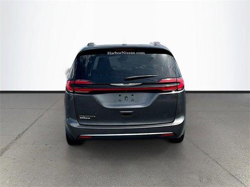 2022 Chrysler Pacifica Touring-L