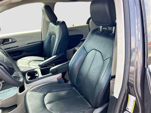 2022 Chrysler Pacifica Touring-L