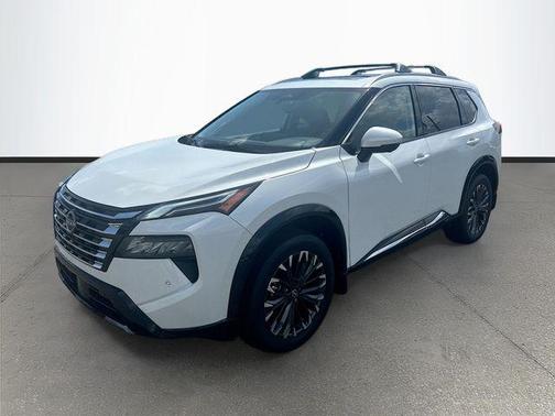 Everest White Pearl Tricoat 2026 Nissan Rogue Platinum