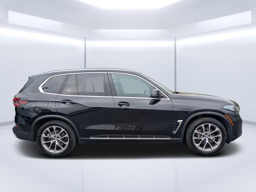 Black Sapphire Metallic 2025 BMW X5 xDrive40i