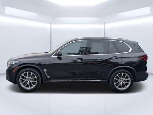 Black Sapphire Metallic 2025 BMW X5 xDrive40i