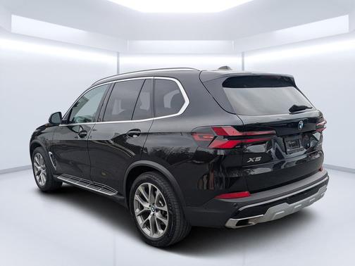 Black Sapphire Metallic 2025 BMW X5 xDrive40i