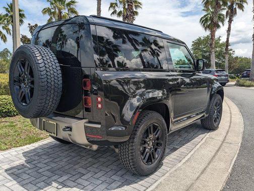 2024 Land Rover Defender 90 P400 X-Dynamic SE