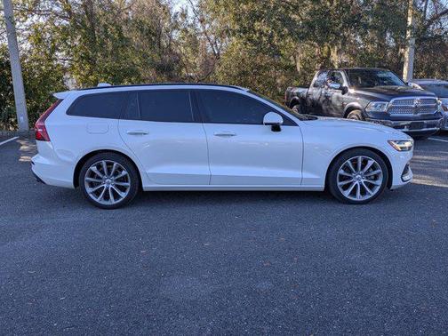 2020 Volvo V60 T5 Momentum