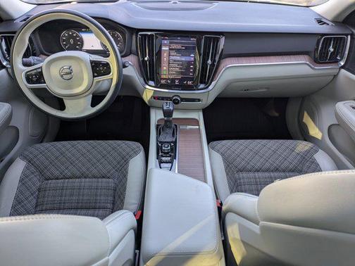 2020 Volvo V60 T5 Momentum