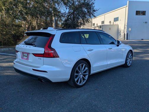2020 Volvo V60 T5 Momentum