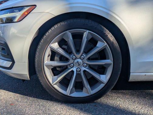 2020 Volvo V60 T5 Momentum