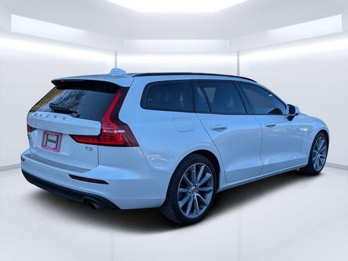 2020 Volvo V60 T5 Momentum