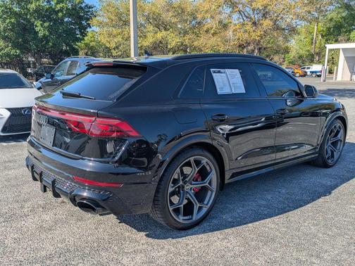 Mythos Black Metallic 2025 Audi RS Q8 4.0T