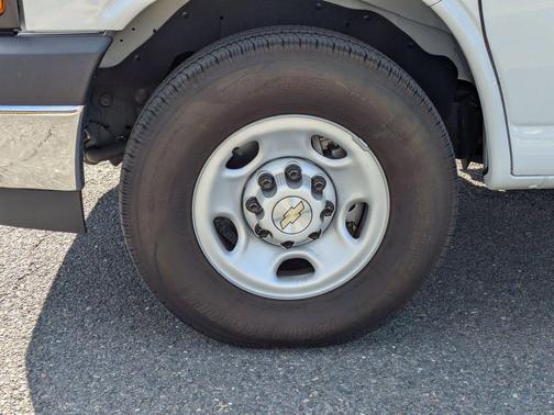 2024 Chevrolet Express 2500 RWD 2500 Regular Wheelbase WT