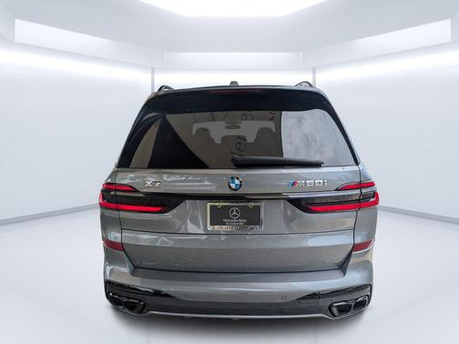 Skyscraper Grey Metallic 2026 BMW X7 M60i