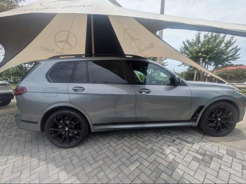 Skyscraper Grey Metallic 2026 BMW X7 M60i