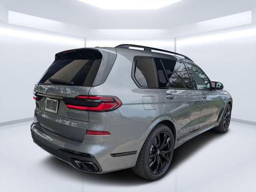 Skyscraper Grey Metallic 2026 BMW X7 M60i