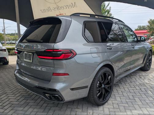 Skyscraper Grey Metallic 2026 BMW X7 M60i