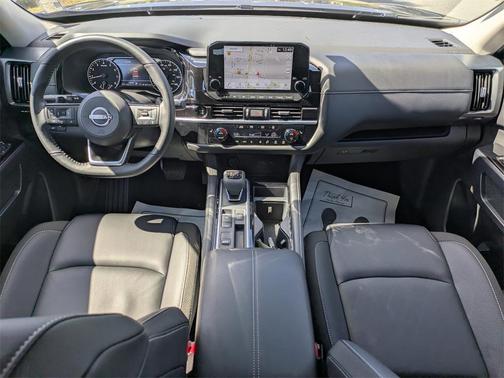 2025 Nissan Pathfinder SL FWD