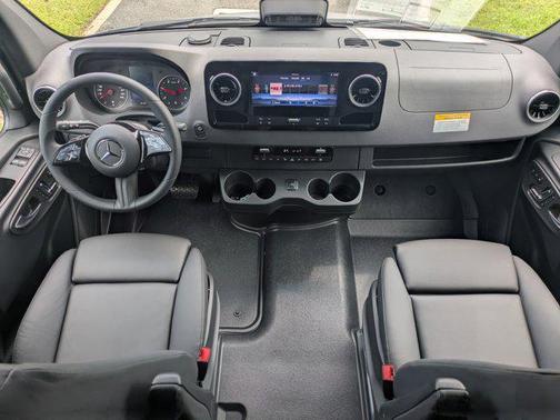 2025 Mercedes-Benz Sprinter 2500 Standard Roof