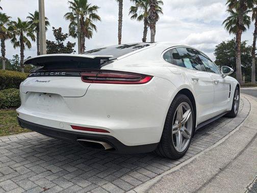 2019 Porsche Panamera 4