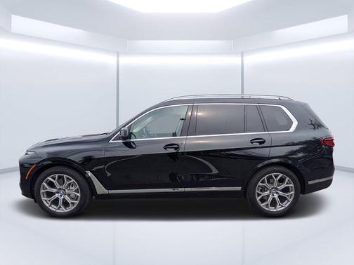 Black Sapphire Metallic 2025 BMW X7 xDrive40i