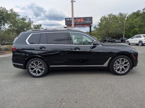 Black Sapphire Metallic 2025 BMW X7 xDrive40i