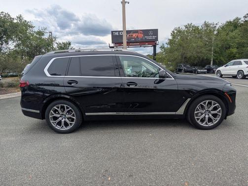 Black Sapphire Metallic 2025 BMW X7 xDrive40i