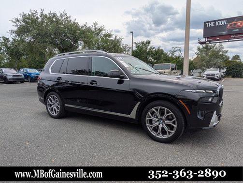 Black Sapphire Metallic 2025 BMW X7 xDrive40i