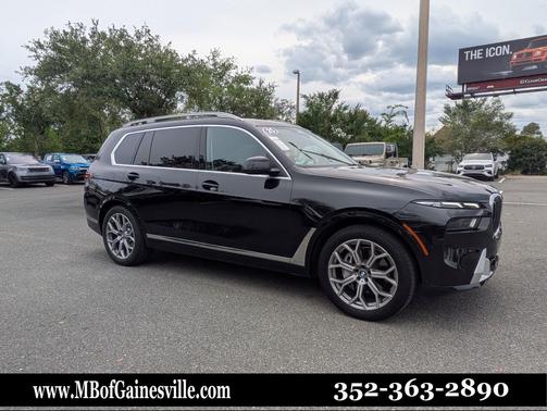 Black Sapphire Metallic 2025 BMW X7 xDrive40i