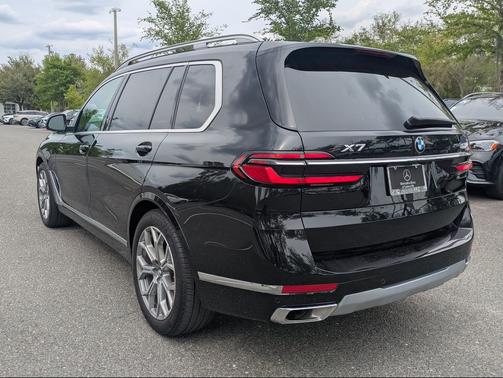 Black Sapphire Metallic 2025 BMW X7 xDrive40i