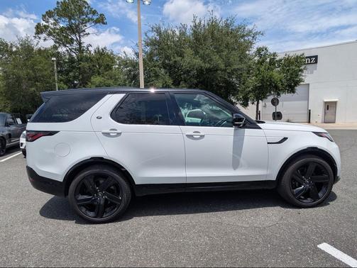 Fuji White 2025 Land Rover Discovery P360 Metropolitan Edition