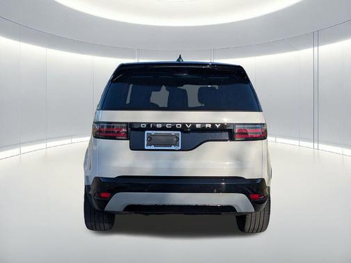 Fuji White 2025 Land Rover Discovery P360 Metropolitan Edition