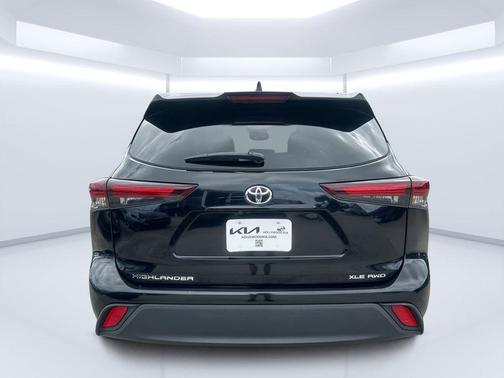 Midnight Black Metallic 2024 Toyota Highlander XLE