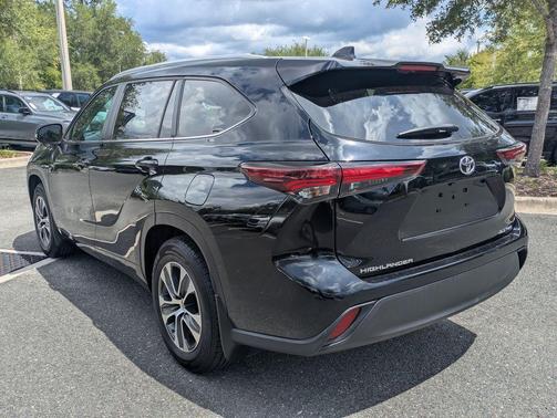 Midnight Black Metallic 2024 Toyota Highlander XLE