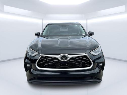 Midnight Black Metallic 2024 Toyota Highlander XLE