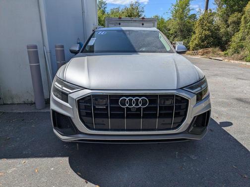 Florett Silver Metallic 2022 Audi Q8 55 Premium Plus